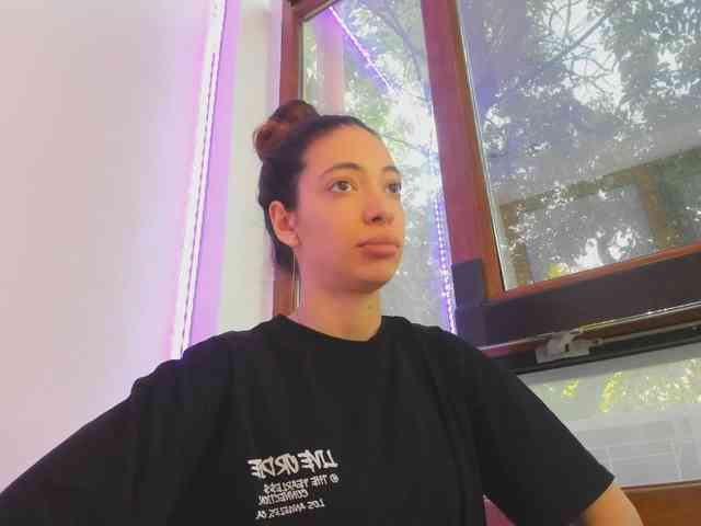 Layla-Noor webcam