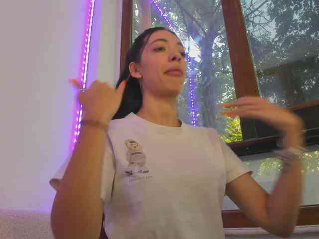 Layla-Noor webcam