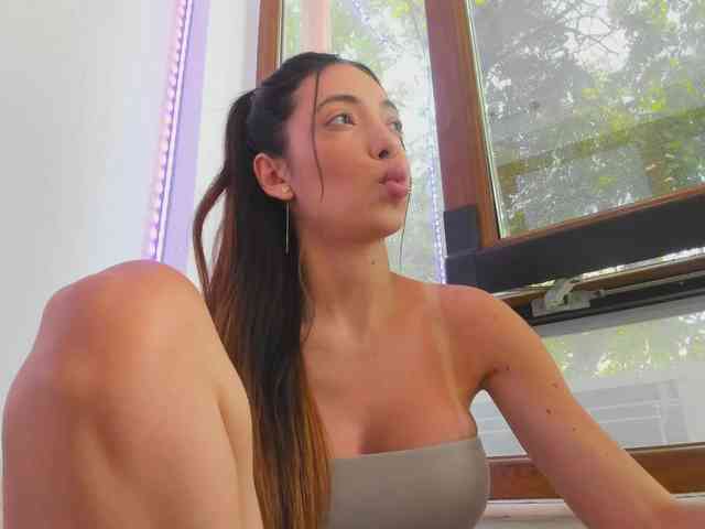 Layla-Noor webcam