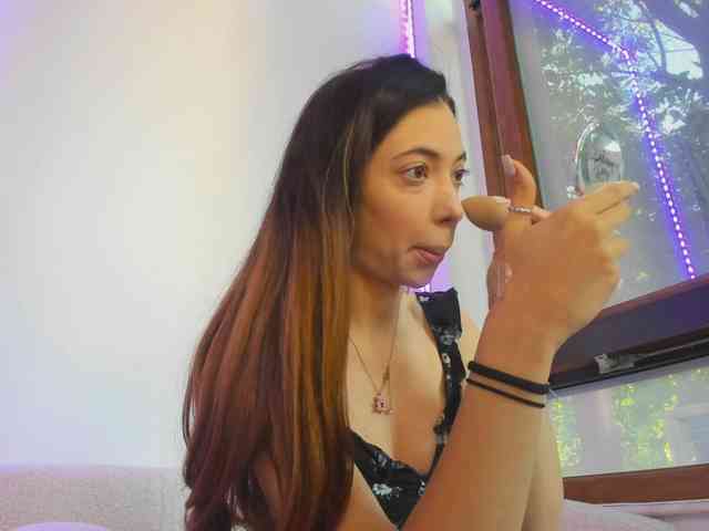 Layla-Noor webcam