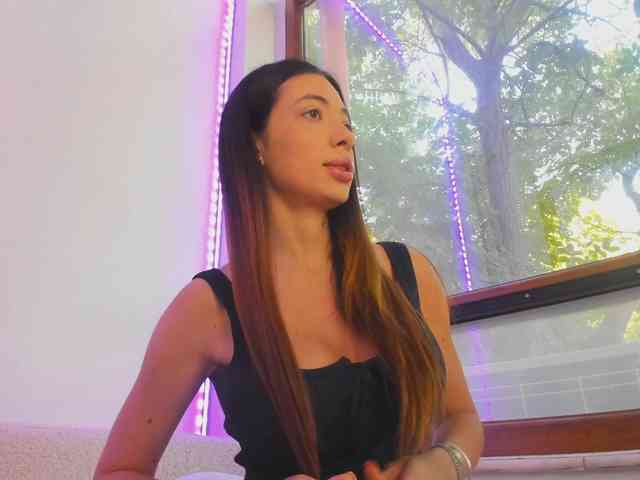 Layla-Noor webcam