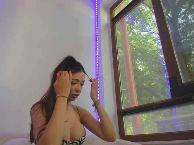 Layla-Noor webcam