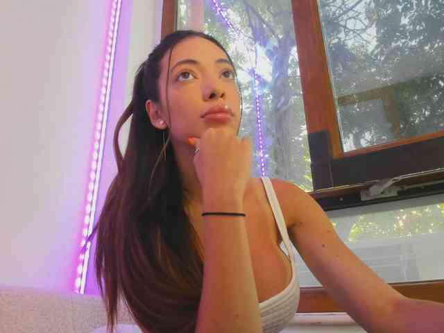 Layla-Noor webcam