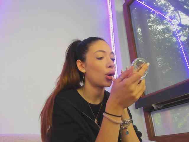 Layla-Noor webcam