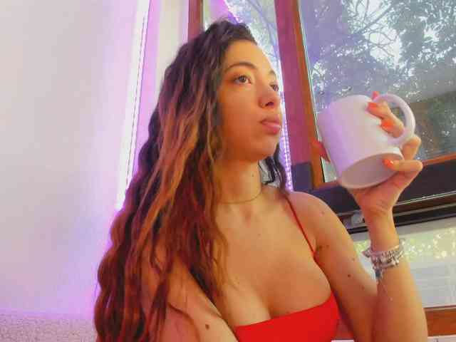 Layla-Noor webcam