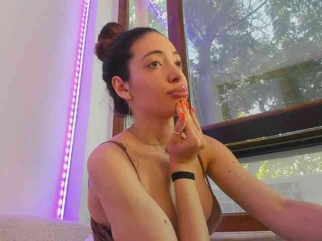 Layla-Noor webcam