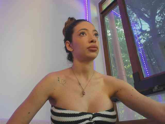 Layla-Noor webcam
