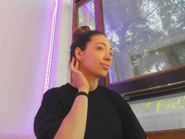 Layla-Noor webcam