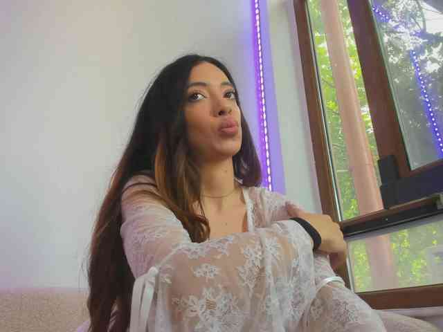Layla-Noor webcam