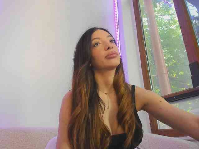 Layla-Noor webcam