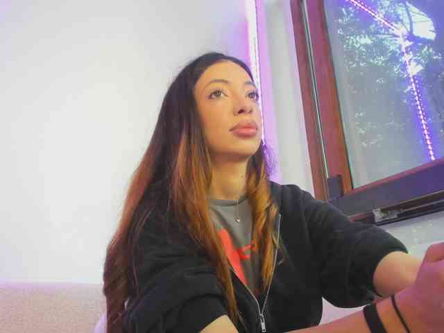Layla-Noor webcam