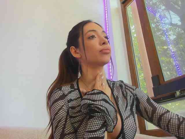 Layla-Noor webcam