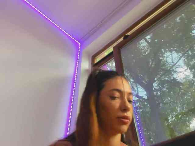 Layla-Noor webcam