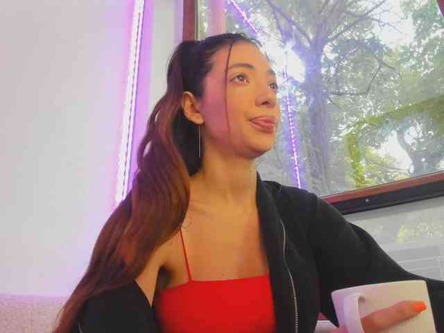 Layla-Noor webcam