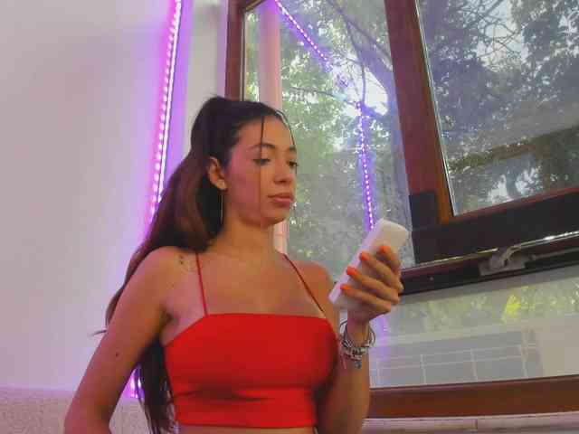 Layla-Noor webcam