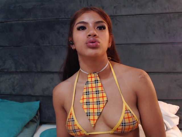 AdeleVega live cam on BongaCams