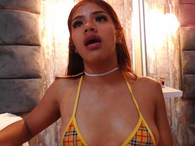 AdeleVega live cam on BongaCams