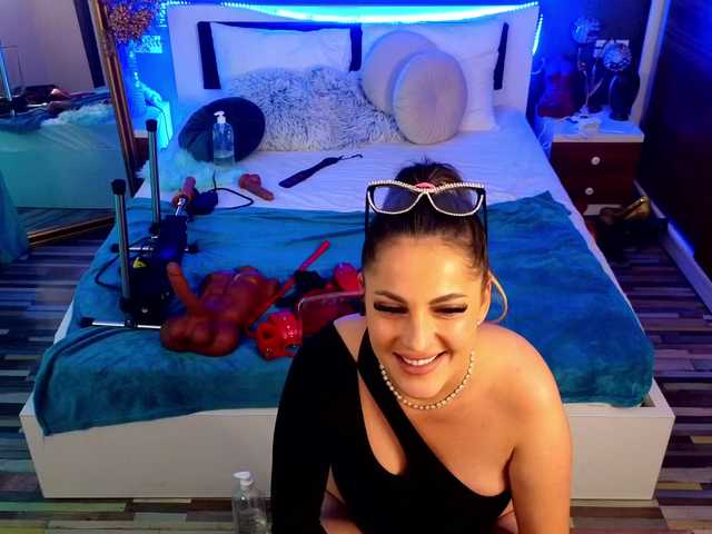 Glamorous-Kay live cam on BongaCams