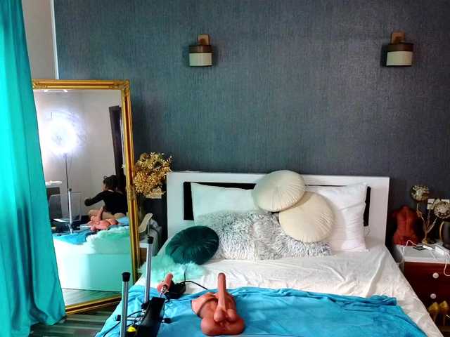 Glamorous-Kay