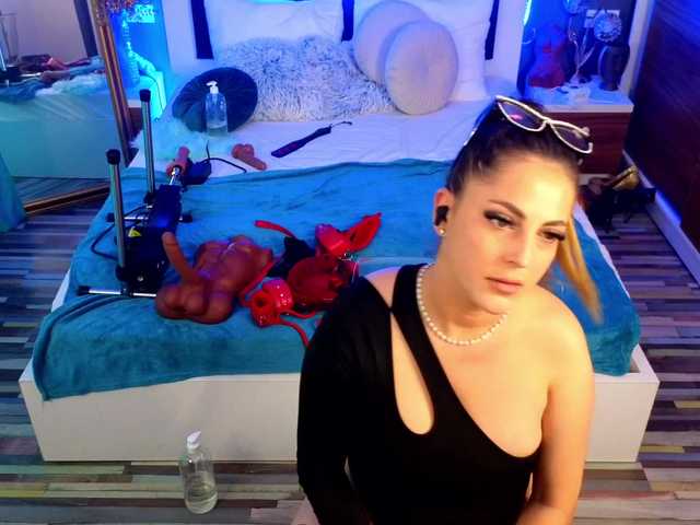 Glamorous-Kay