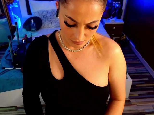 Glamorous-Kay