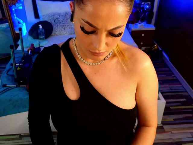 Glamorous-Kay