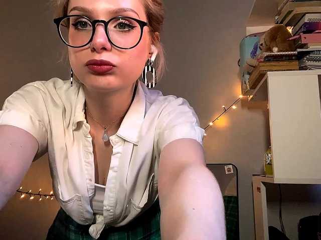 AideWaddick live cam on BongaCams