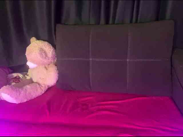 Demi-Lilllly webcam