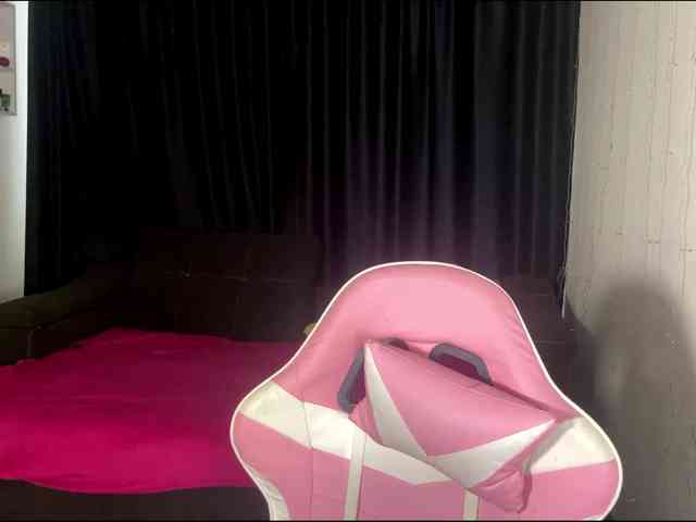Demi-Lilllly webcam