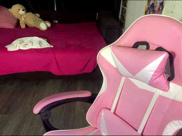 Demi-Lilllly webcam
