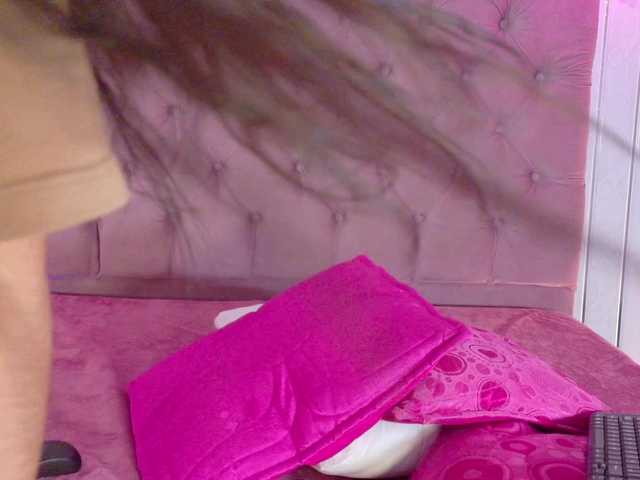 Ariel-Pink live cam on BongaCams