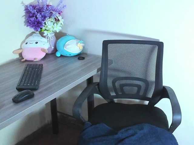 Ariel-Pink live cam on BongaCams