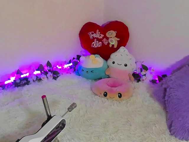 Ariel-Pink live cam on BongaCams