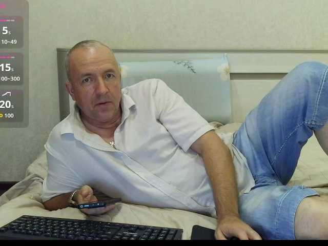 UrbanVibes — live male cam