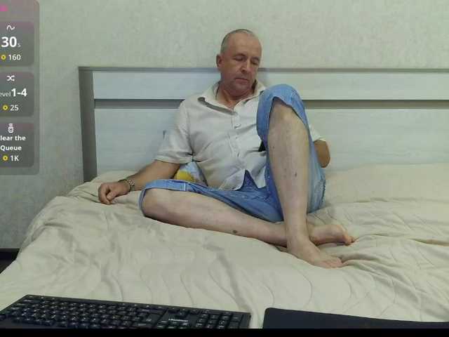 UrbanVibes — live male cam
