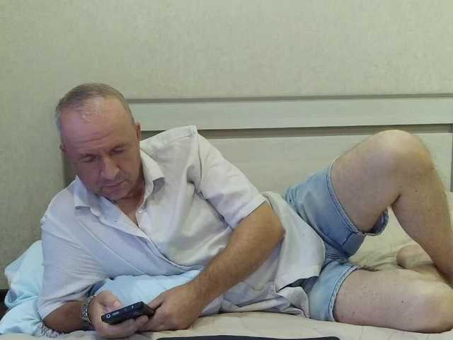 Aleksg live cam