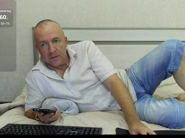 UrbanVibes — live male cam