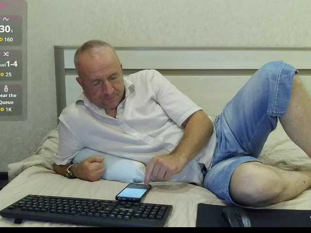 UrbanVibes — live male cam
