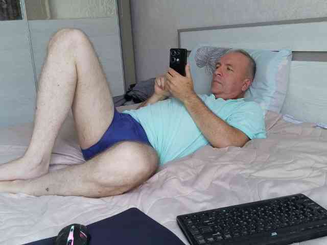 Aleksg Live Webcam on BongaCams