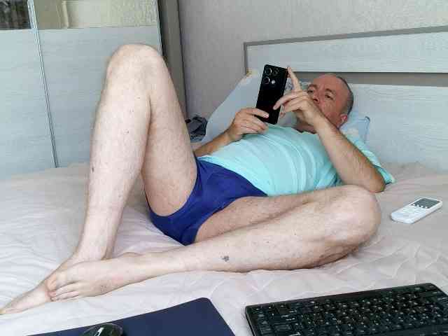 Aleksg Live Webcam on BongaCams