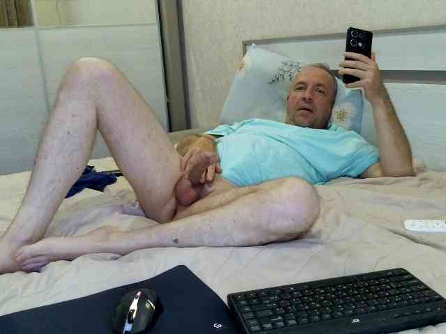 Aleksg Live Webcam on BongaCams