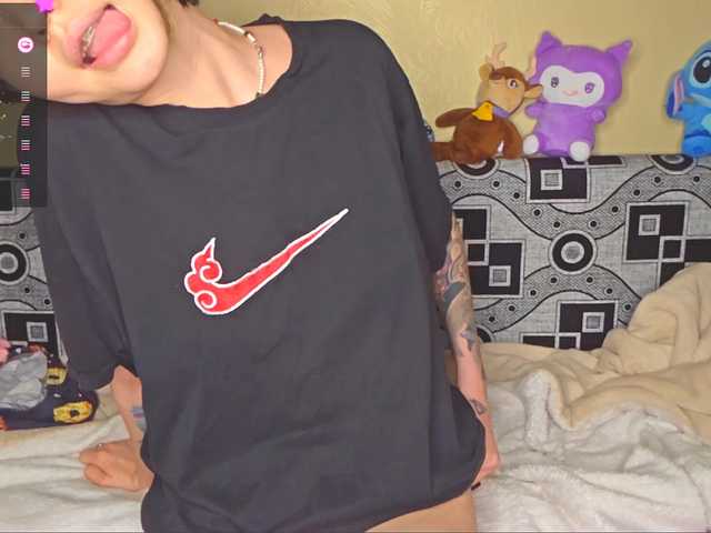 TinyHanzel live cam on BongaCams