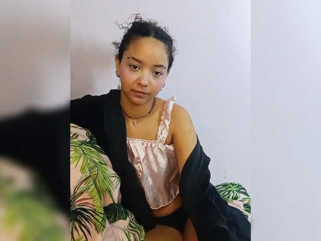 milanxbunny333 live webcam show