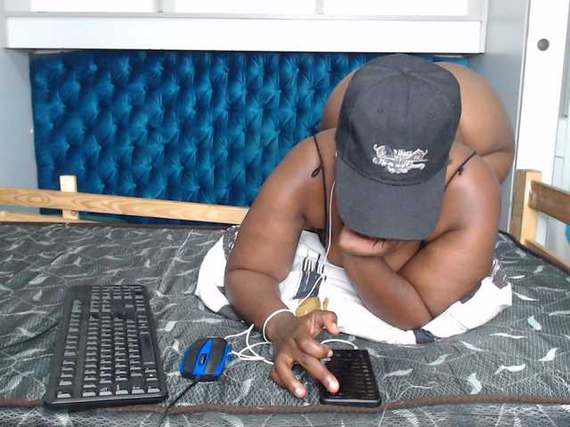 SweetJoy696 live cam on BongaCams