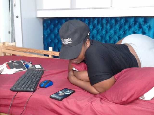 SweetJoy696 live cam on BongaCams