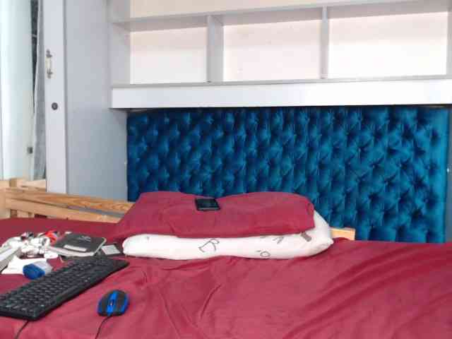 SweetJoy696 webcam
