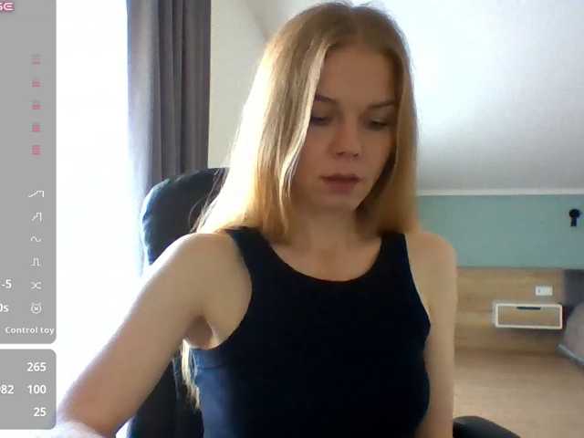 BlondaTina live cam on BongaCams
