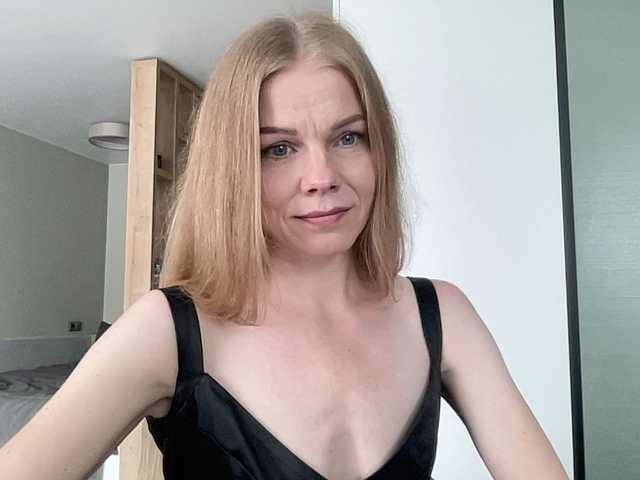 Tina45516 live cam on BongaCams