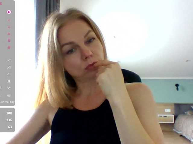 Tina45516 live cam on BongaCams