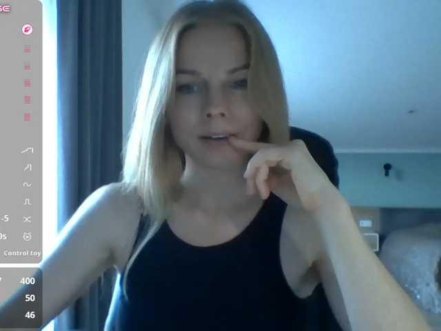 BlondaTina live cam preview